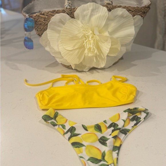 Yellow Lemon Print Bikini Set. For the love of LEMONS 🍋 - Picture 2 of 8